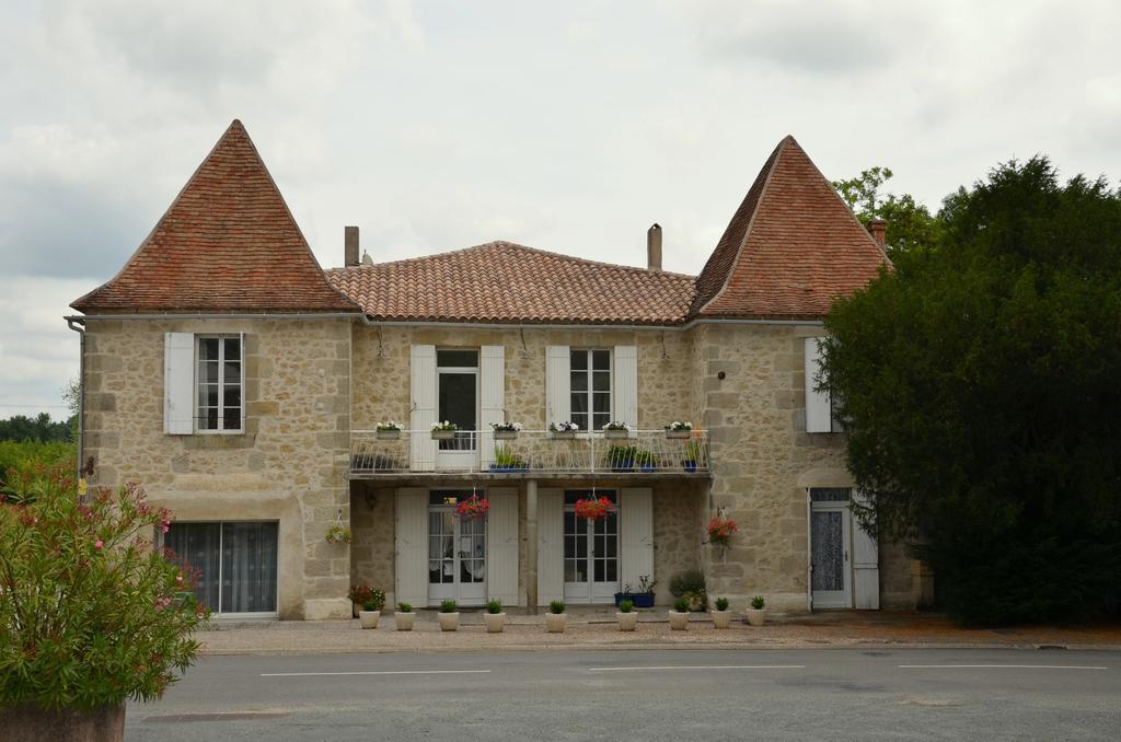 مبيت وإفطار Saint-Colomb-de-Lauzun Chez Madeleine المظهر الخارجي الصورة