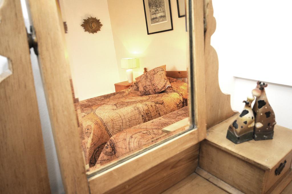 مبيت وإفطار Saint-Colomb-de-Lauzun Chez Madeleine الغرفة الصورة